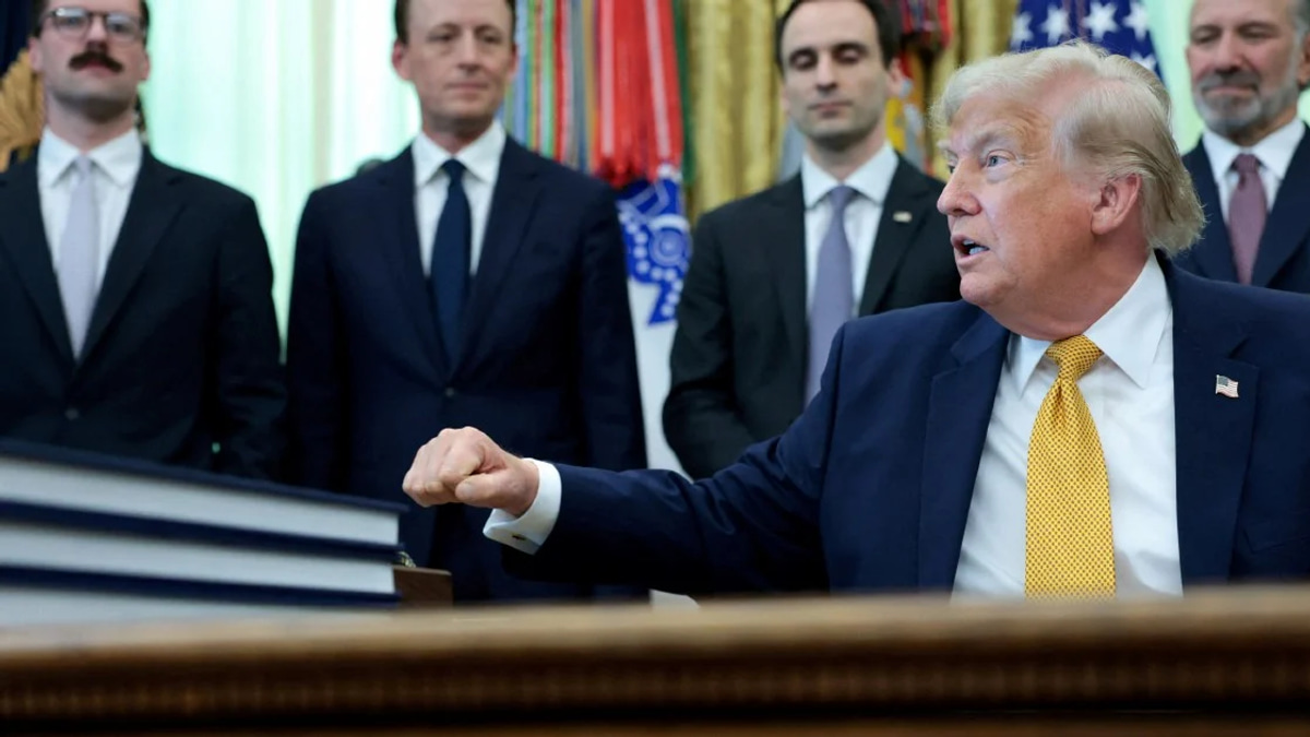 Two Arrested in Connection with Alleged White House UFC Cage Fight Plot Against Trump