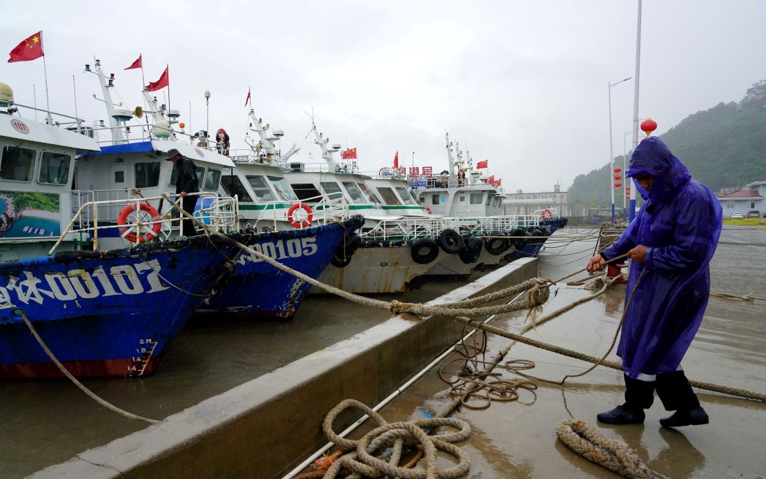 Zhejiang Escalates Typhoon Dolphin Response as Major Storm Approaches Eastern Coast