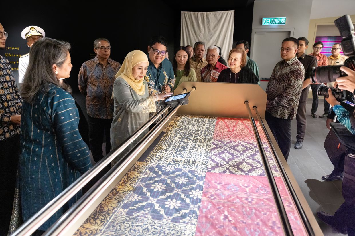 Queen Opens Merdeka Textile Museum to Celebrate Malaysia's Woven Heritage