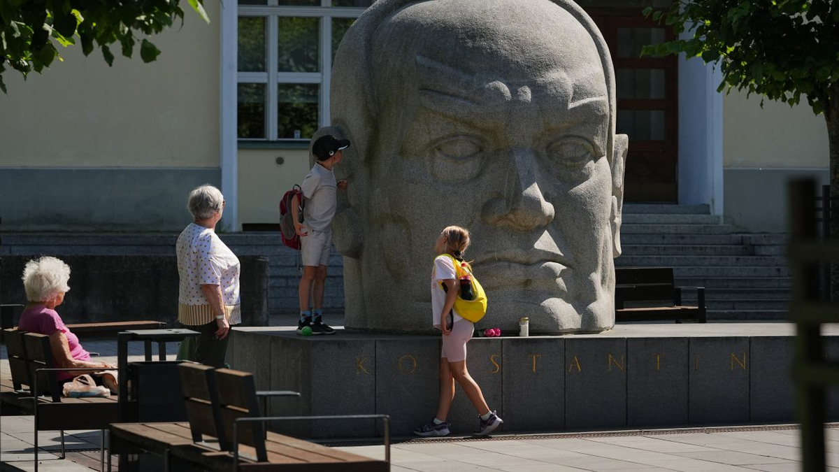 Estonia Maps Soviet-Era Art Legacy to Reclaim Complex National History