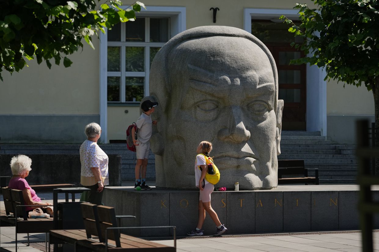 Estonia Maps Soviet-Era Art Legacy to Reclaim Complex National History