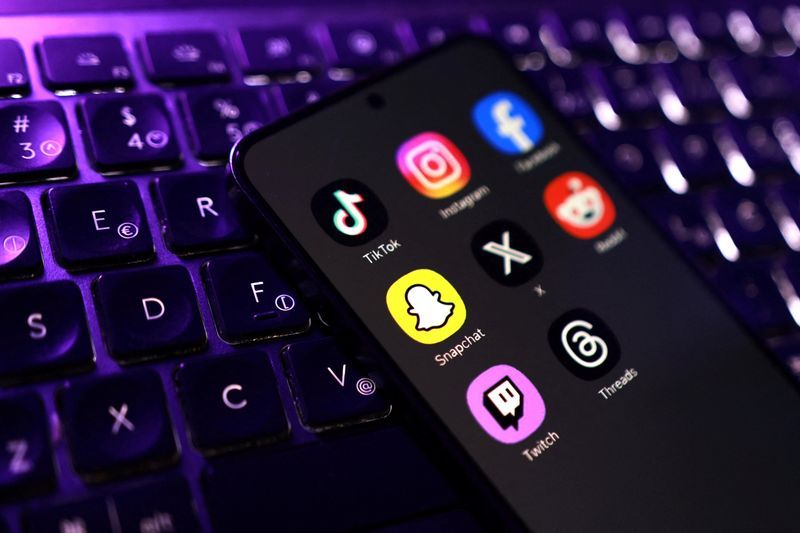 British Teens Show Sleep and Wellbeing Gains When Social Media Use Is Restricted, Study Finds