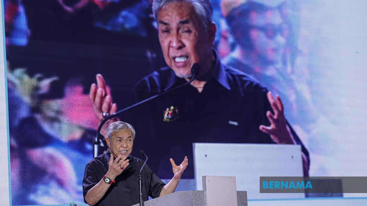 Ahmad Zahid Orders KEMAS to Convert Contract Posts to Permanent Positions