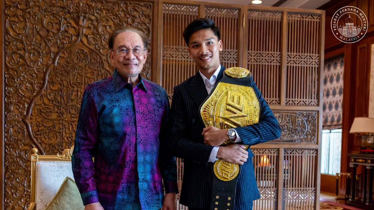 Anwar Celebrates Aliff Rakib's Historic ONE Championship Muay Thai Victory