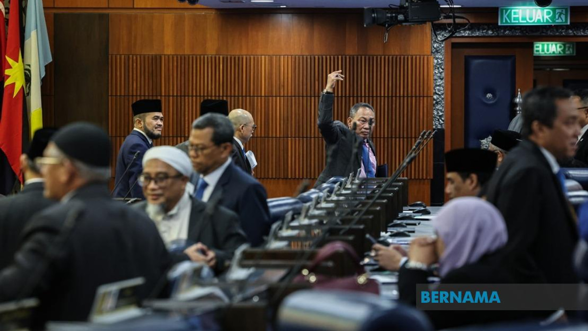 PM Anwar Criticises Opposition For Politicising Tabung Haji Crisis