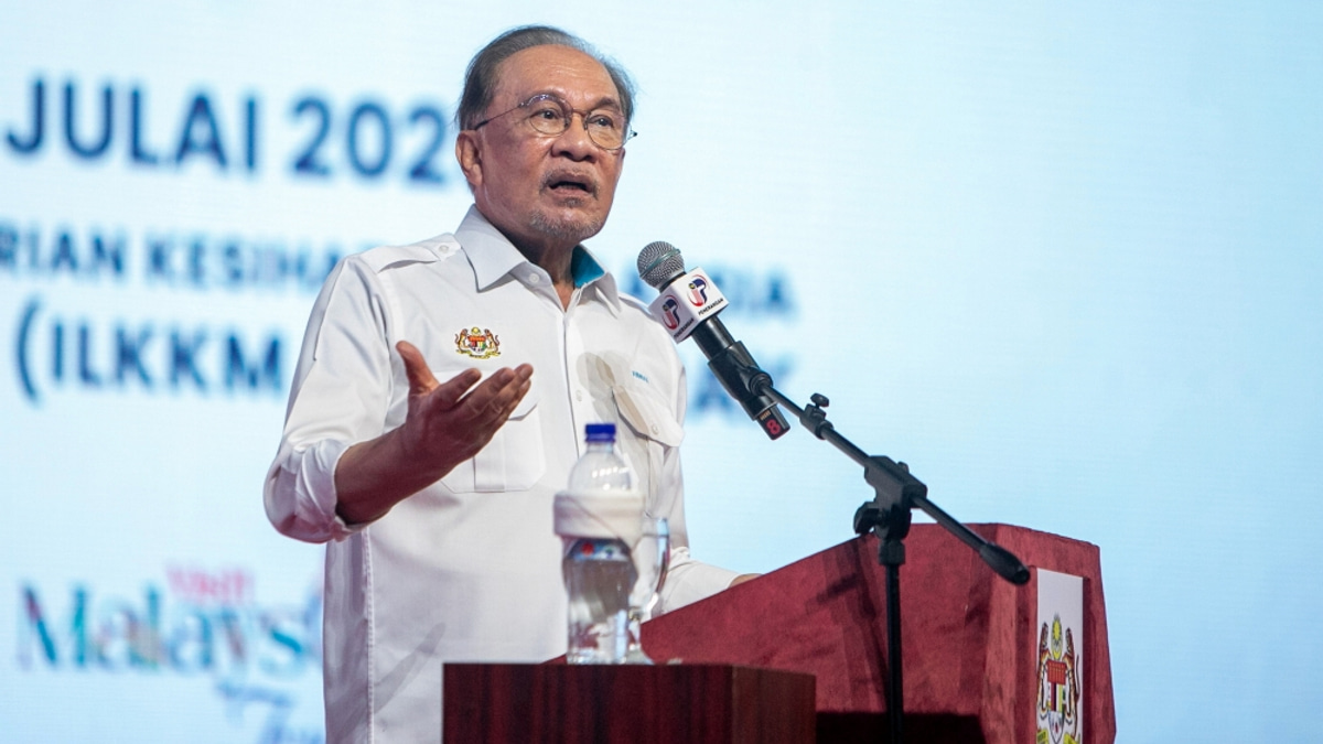 Anwar Defends Malaysia's Fuel Subsidy Model, Cautions Against Rising National Debt