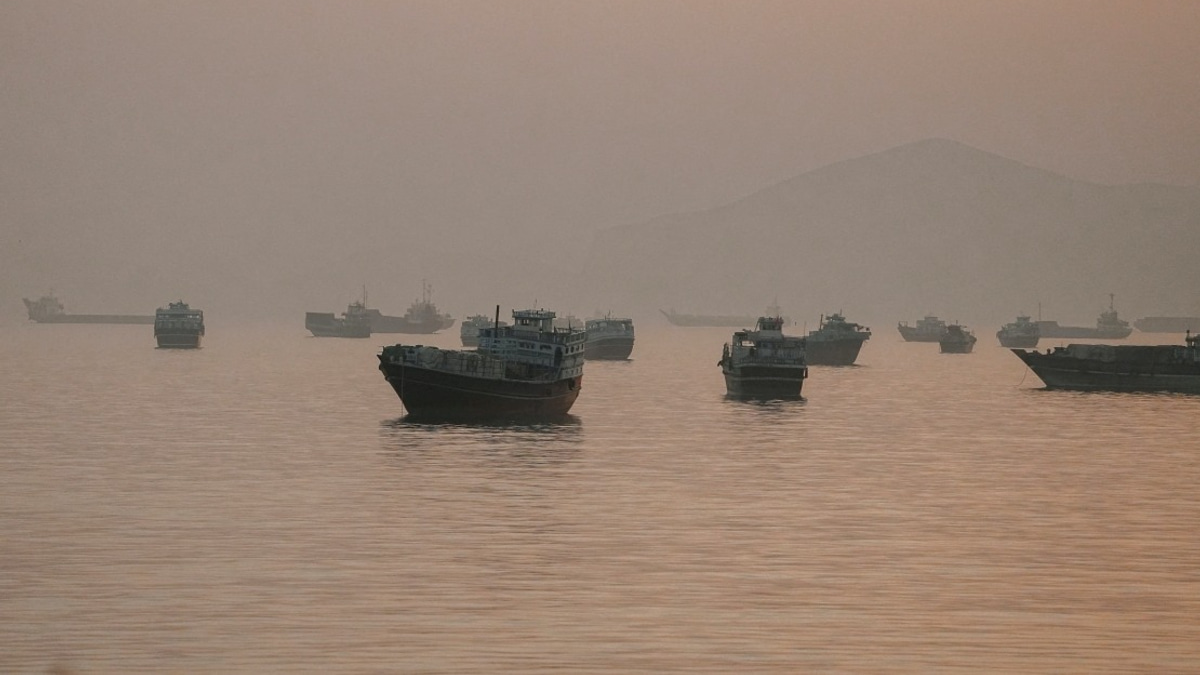 India Orders Seafarers Away From Strait of Hormuz Over Safety Fears