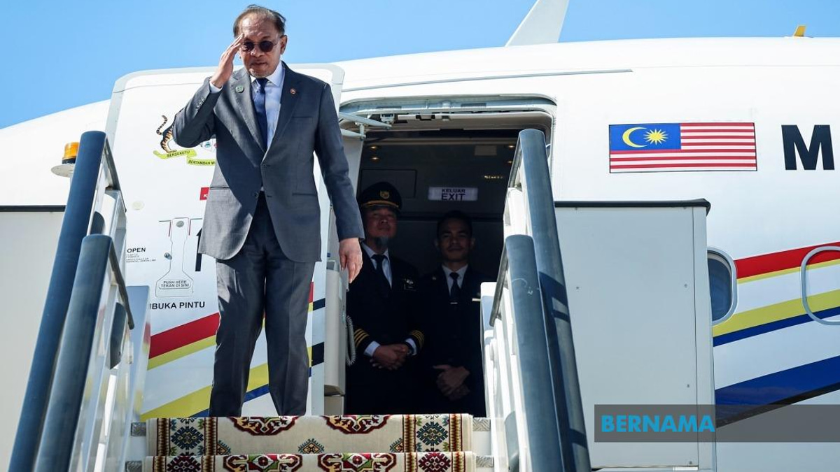 Anwar Returns to Penang After Turkmenistan Trip, Opens New Industrial Facilities