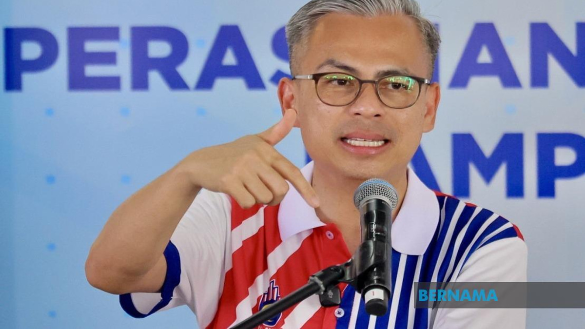 Communications Minister Fahmi Condemns Fake WhatsApp Impersonation of PH Endau Candidate