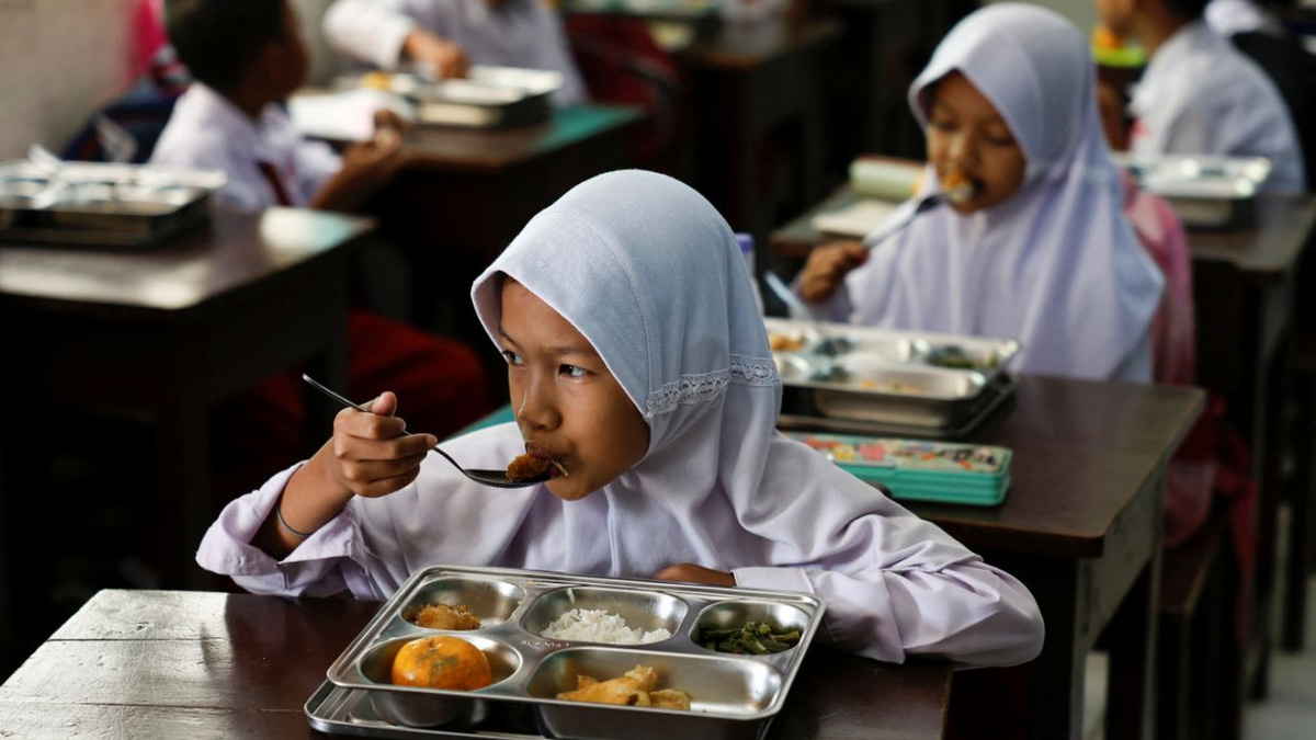 Indonesia's Education Law Revision Risks Reopening Free Meals Funding Dispute
