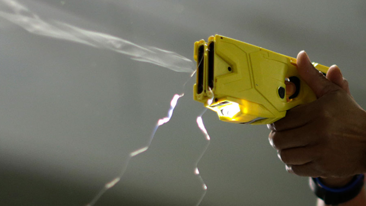 Singapore man tasered and arrested after refusing to drop saw near residential block
