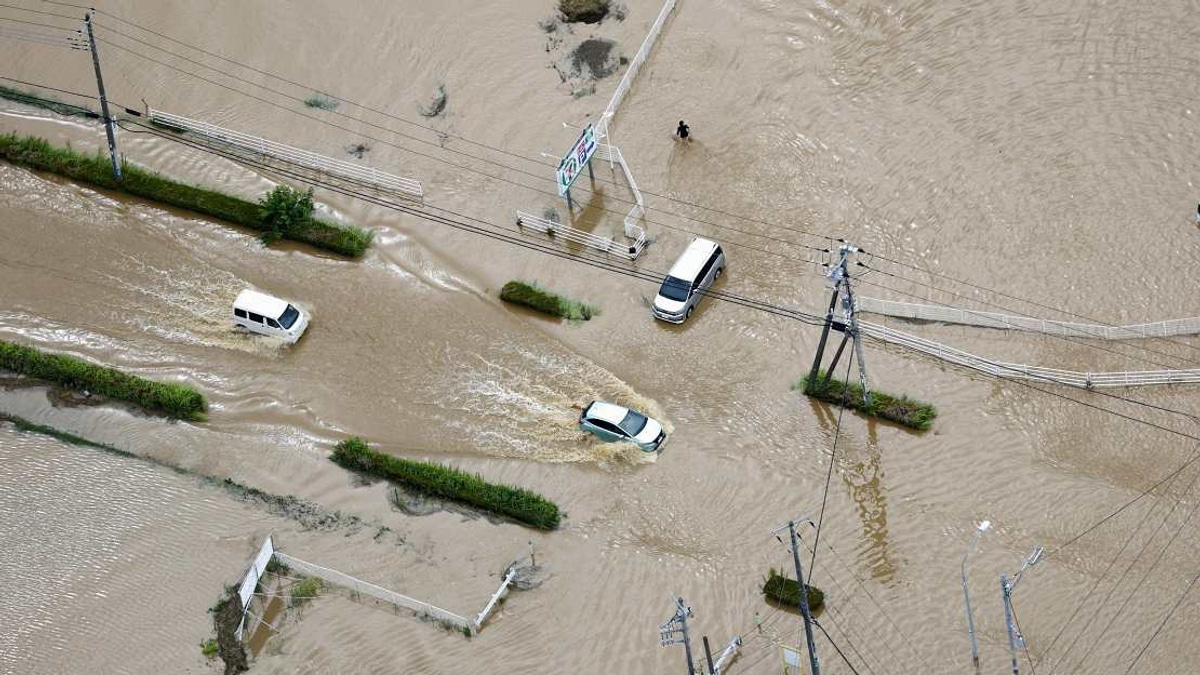 Eight Dead as Chiba Prefecture Battles Record Rainfall in Eastern Japan