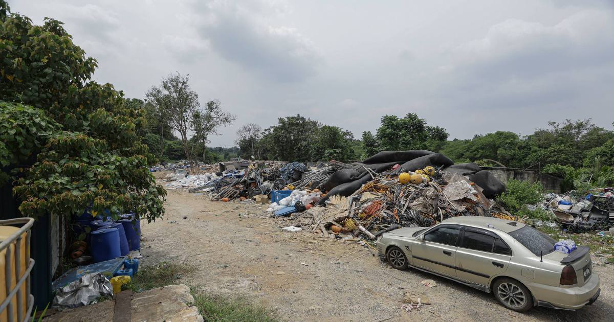 Johor Establishes Multi-Agency Task Force to Investigate Singapore Construction Waste Dumping in Pontian
