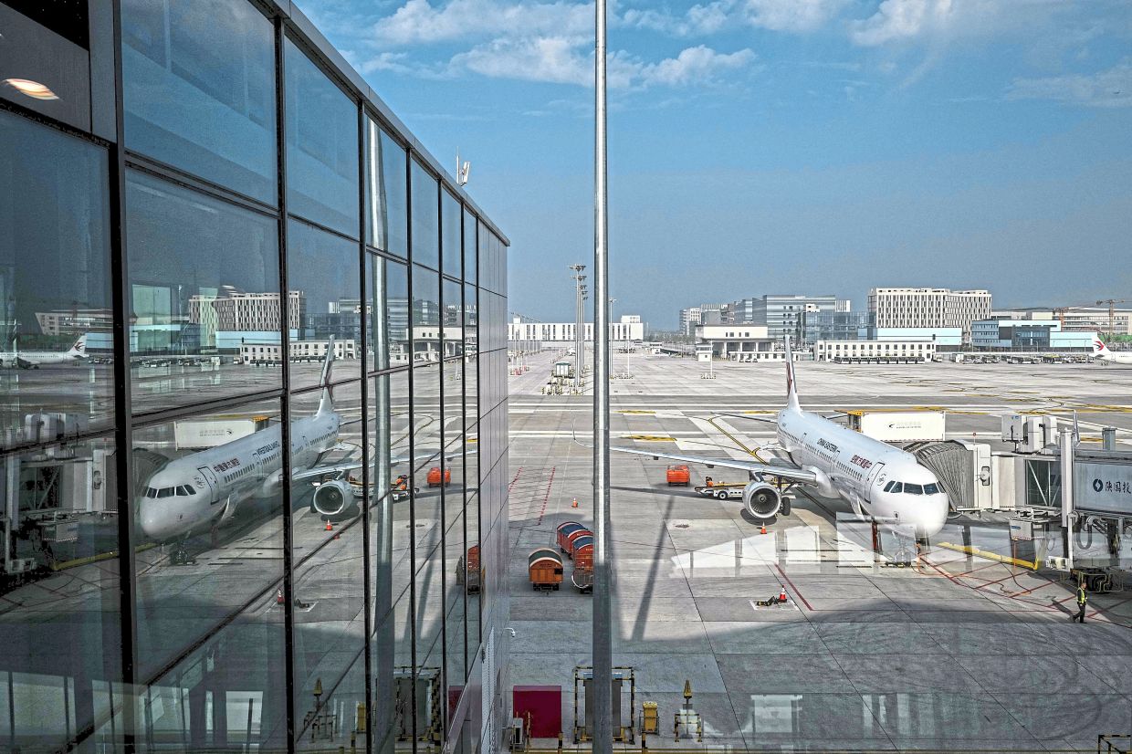 China's Big Three Airlines Suffer Seventh Consecutive Loss as Fuel Costs and Weak Demand Persist