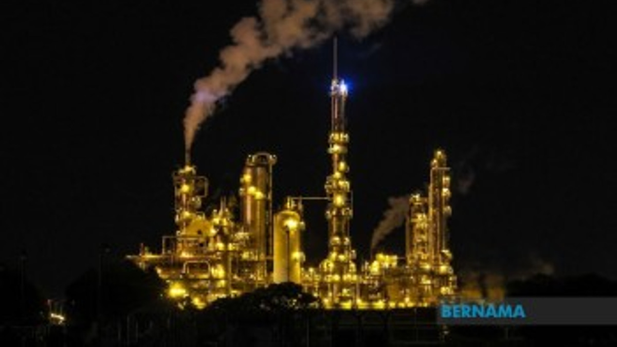 Malaysia Should Build Strategic Petroleum Reserve Carefully, Says Economist