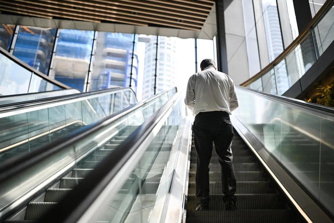South Korea's Great Escalator Divide: Nation Split on Standing Versus Walking