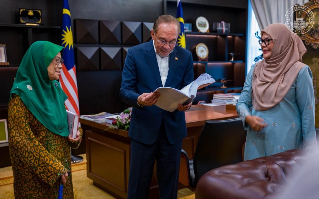 Anwar's New Book Aims to Preserve His Philosophy for Future Leaders