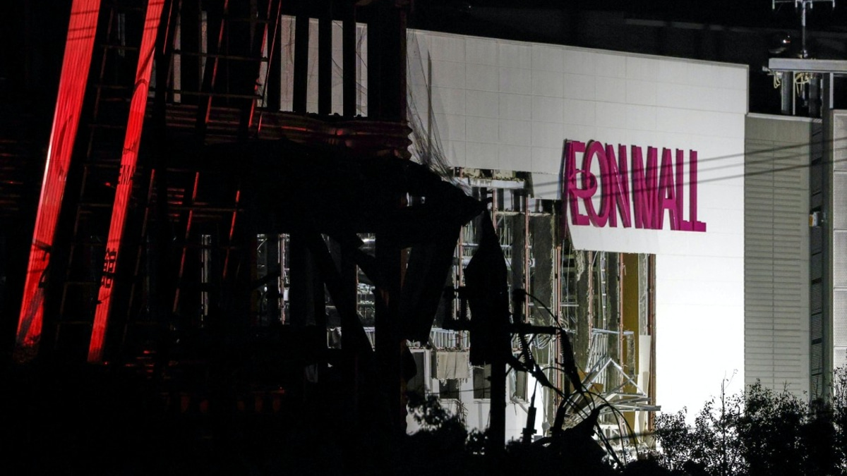 20–30 Employees Missing After Explosion at Kumamoto Shopping Mall Following Earthquake