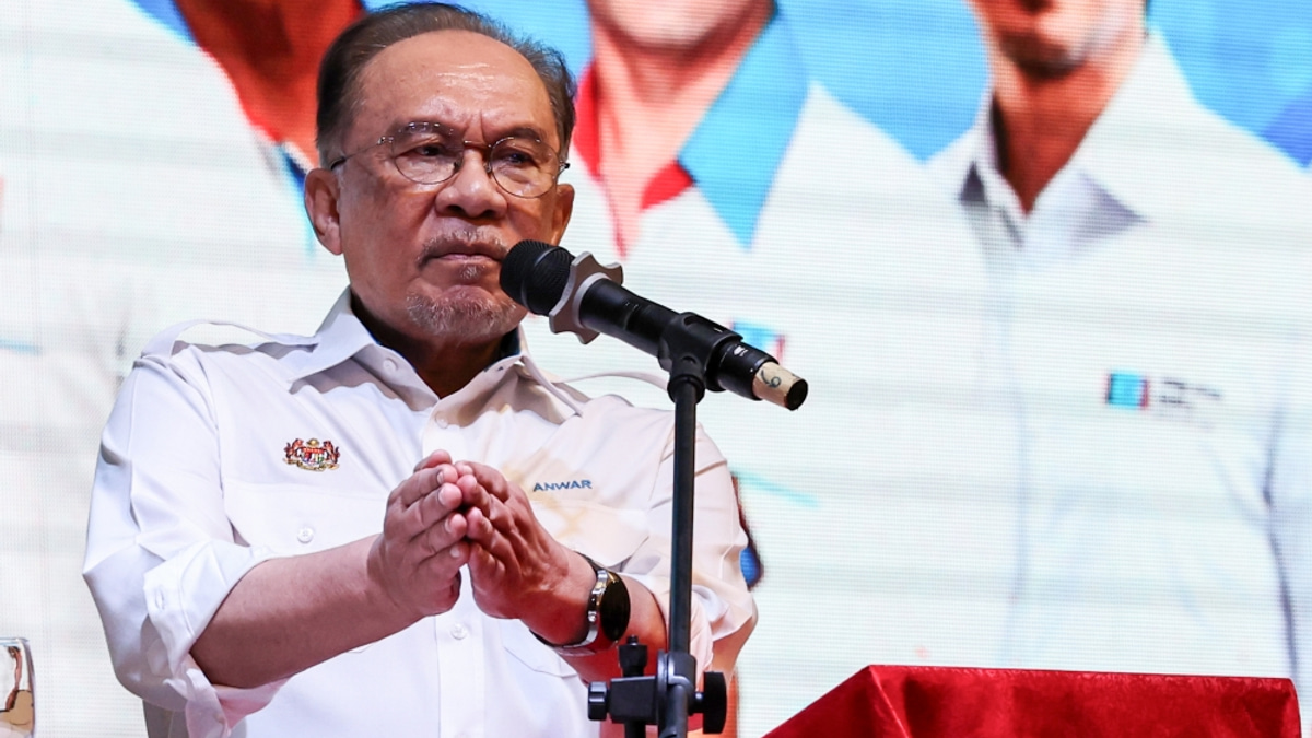 Anwar Slams Tabung Haji Losses as 'Sakau', Demands Accountability for RM12 Billion Shortfall