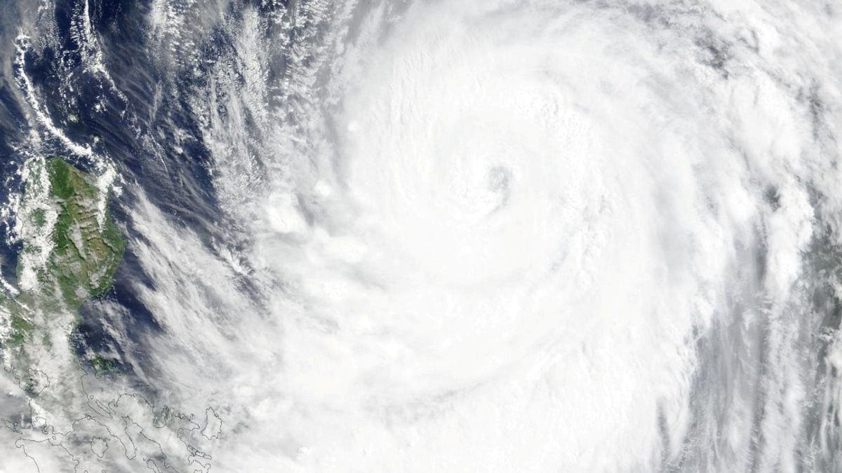 Typhoon Bavi Closes In on Taiwan as Weather Agency Escalates Alerts