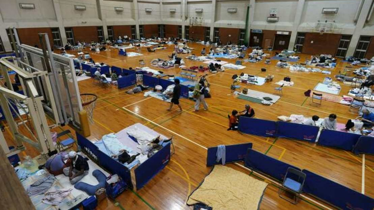 Kumamoto's Deadly Recovery: Over 8,000 Still Displaced a Week After Japan's Magnitude 7.1 Earthquake