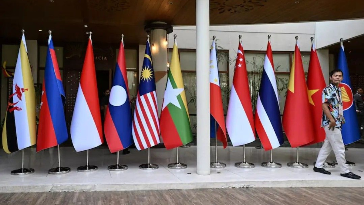 South China Sea tensions threaten to derail ASEAN foreign ministers' meeting in Manila