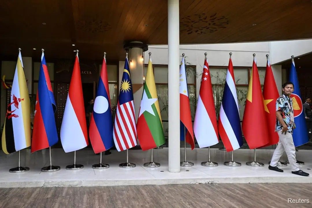 South China Sea tensions threaten to derail ASEAN foreign ministers' meeting in Manila