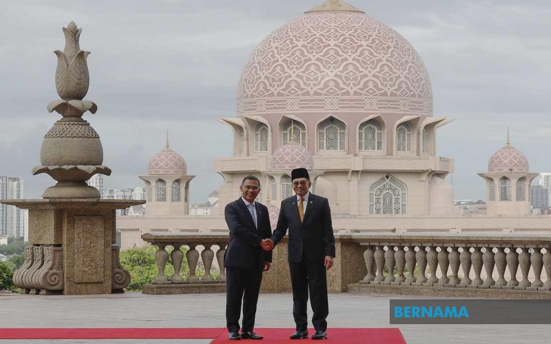 Bangladesh PM Tarique Rahman Extends Wishes for Anwar Ibrahim's Swift Recovery