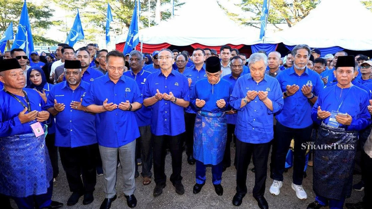 BN's top brass rally behind Onn Hafiz in show of unity ahead of Johor polls